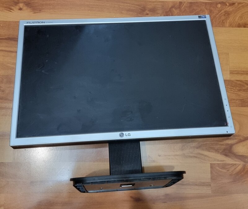 Monitor LG 19 inch PC ieftin.